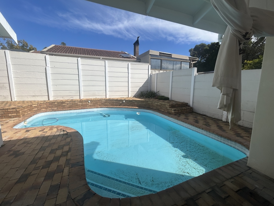 7 Bedroom Property for Sale in Uitsig Western Cape